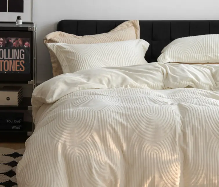 NL 100109 Four Piece Milk Velvet Bedding Set 