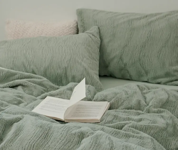 NL 100220 Velvet, Four Piece Bedding Set