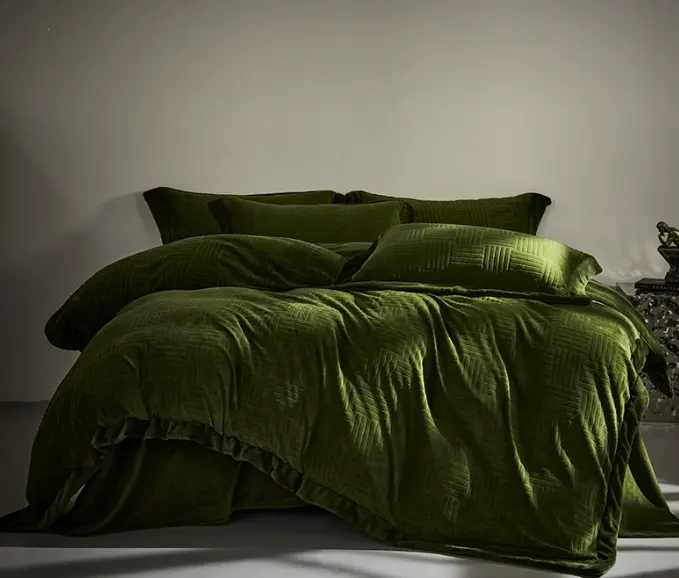 NL 100216A Velvet, Four Piece Bedding Set