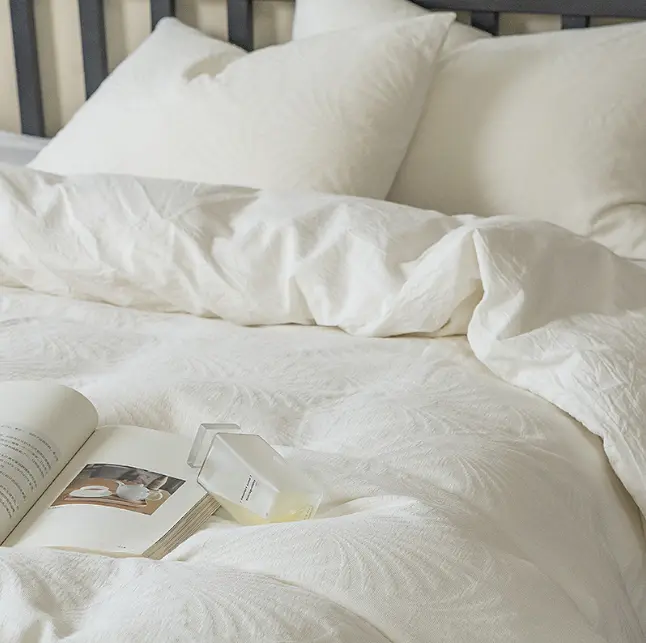 NL 100085 Four Piece Bedding Set