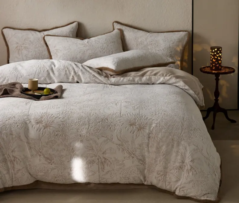 NL 100234 Class A Milk Velvet Four-Piece Bedding Set