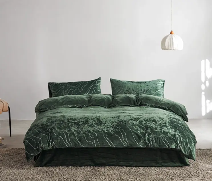 NL 100271 Four-Piece Velvet Bedding Set