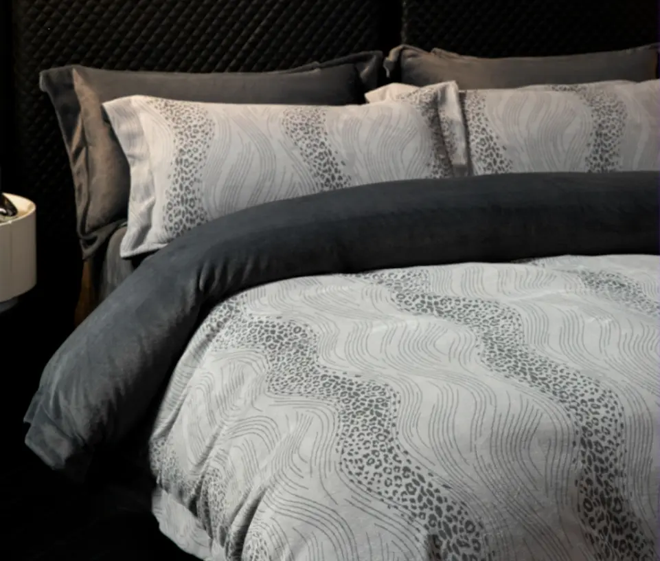NL 100150 Class A Milk Velvet Four-Piece Beddign Set