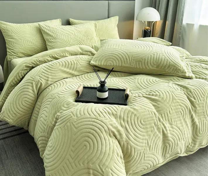 NL 100159 Four Piece Velvet Bedding Set