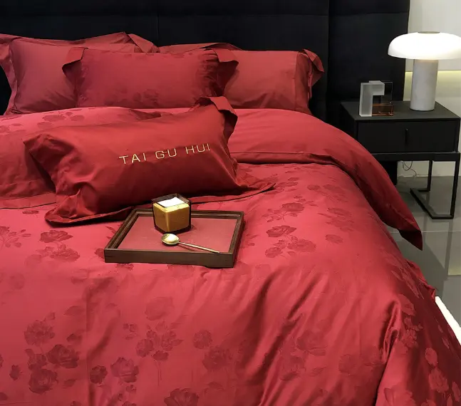 NL 100162 Four Piece Bedding Set