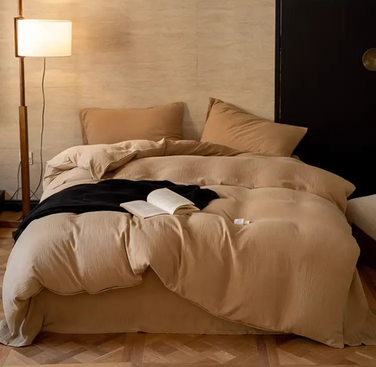 NL 100189 Four Piece Bedding Set