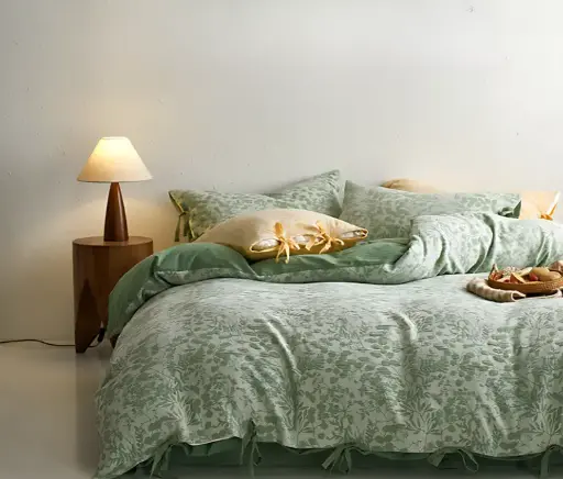 [100082] NL 100082A Four Piece Bedding Set