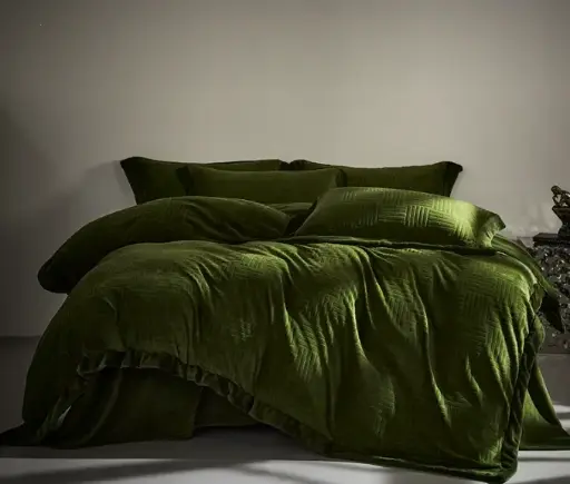 [NL 100216A] NL 100216A Velvet, Four Piece Bedding Set