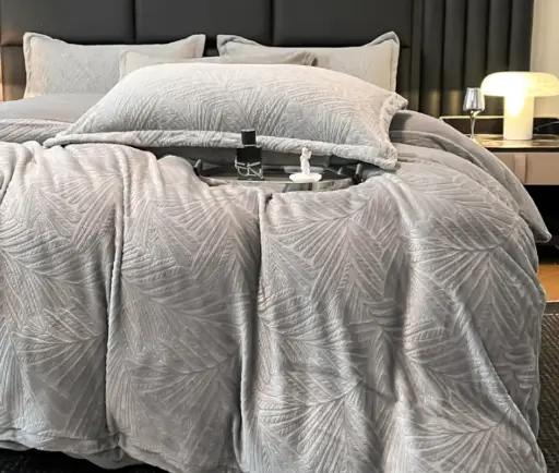 NL 100149 Class A Milk Velvet Four-Piece Bedding Set