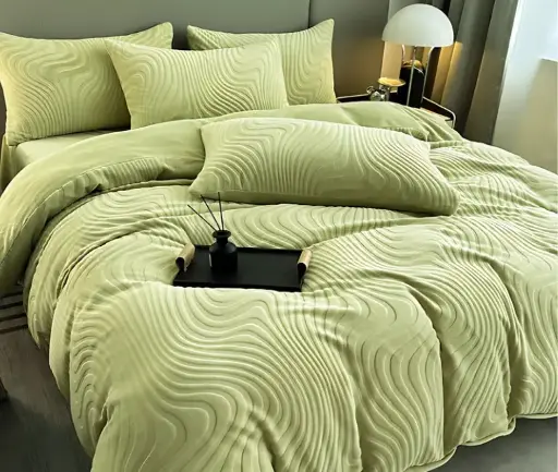 NL 100159 Four Piece Velvet Bedding Set